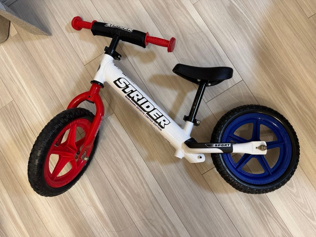 ⭐️evila chi様限定⭐️希少・限定カラー】ストライダー 12インチ ストライダー】ムラサキスポーツ限定カラー「Neon Yellow」が、数量