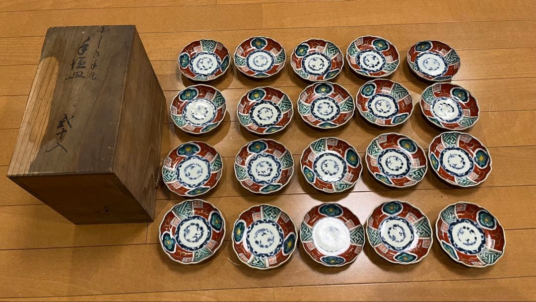 骨董品　色絵花模様 陶磁器皿 20枚セット　江戸（文政7年） 鍋島色絵桜花籠文小皿（江戸時代） - 天平堂（TENPYODO）